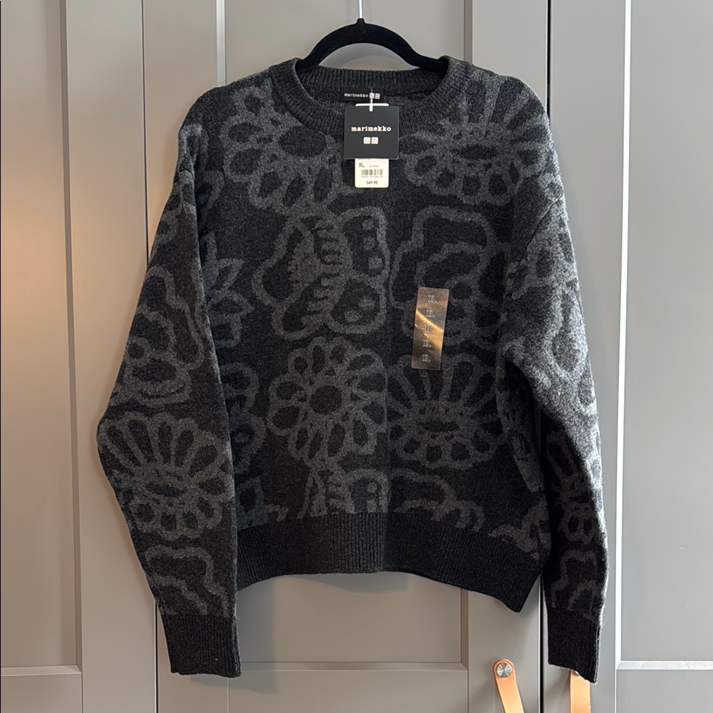Marimekko Uniqlo Black Floral women’s Sweater